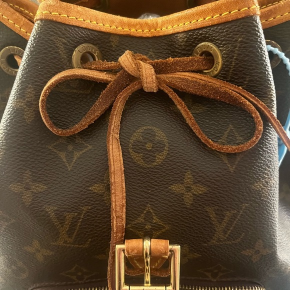 ⭐️ Louis Vuitton Monogram Backpack Authentic, great condition & clean inside. - Picture 3 of 13